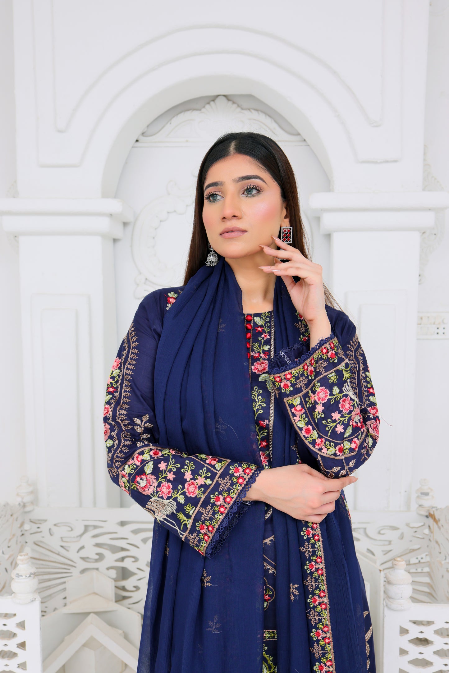 FF3028 – 3PC Unstitched Embroidered Lawn Suit