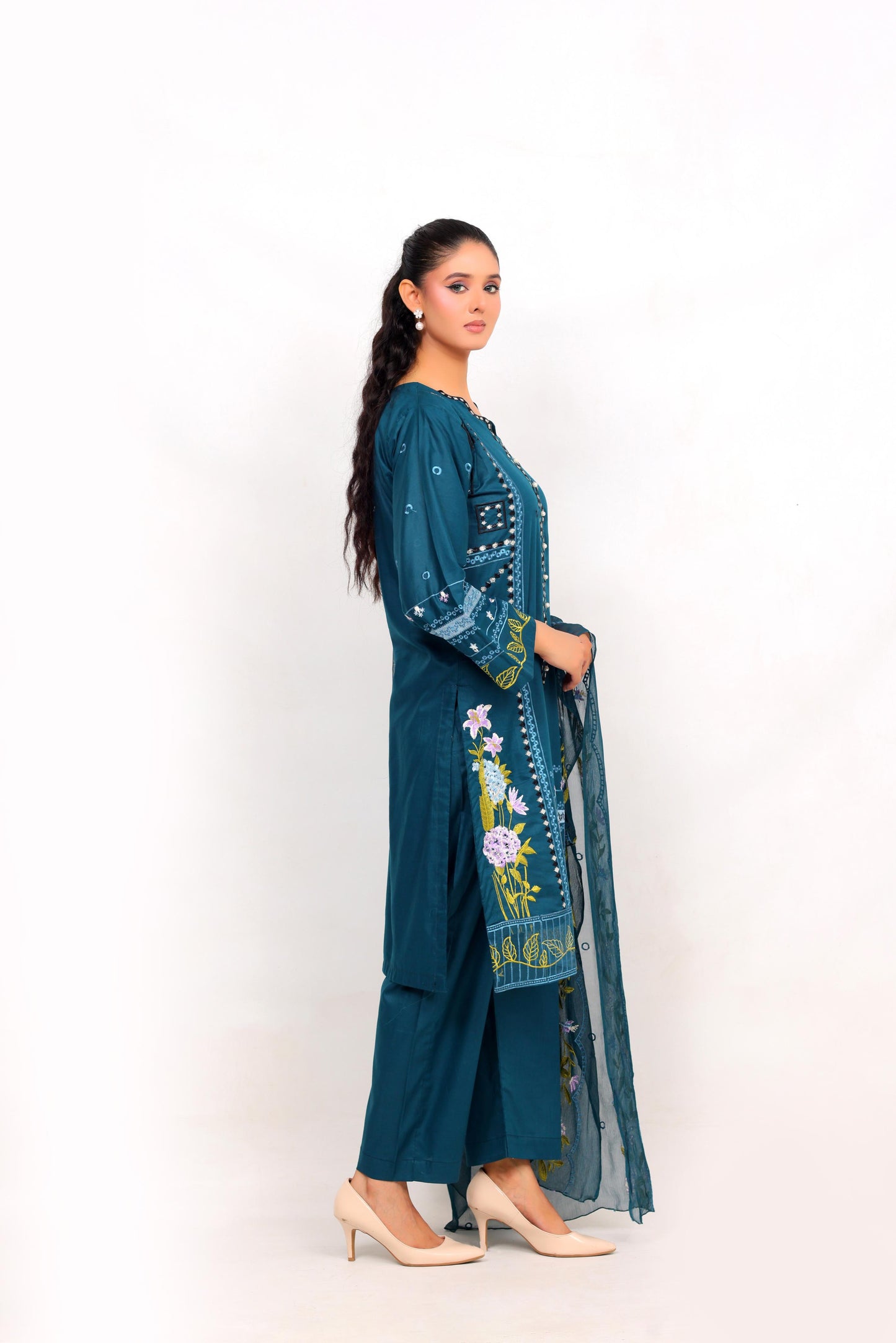 FF3086 – 3PC Unstitched Embroidered Lawn Suit