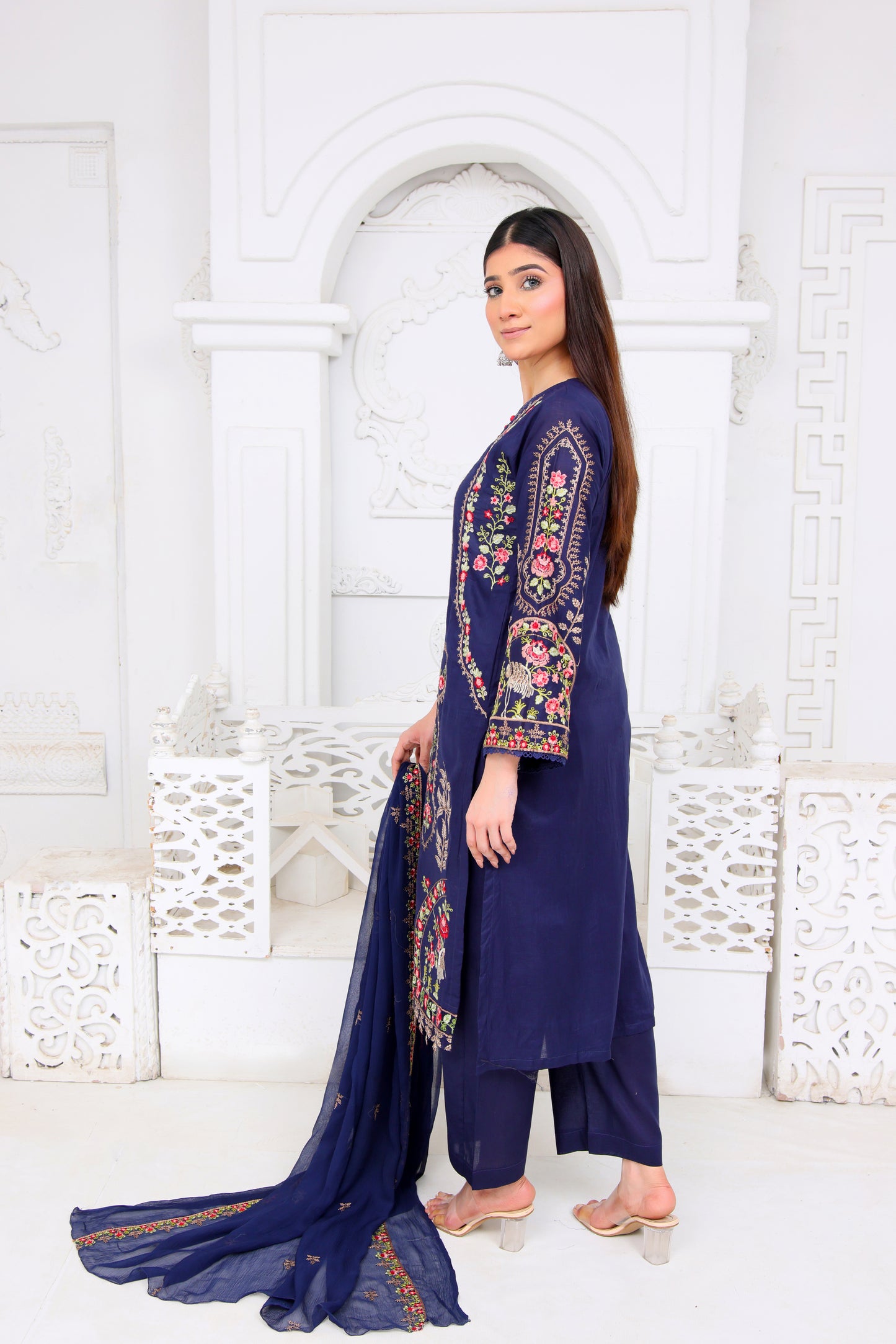 FF3028 – 3PC Unstitched Embroidered Lawn Suit