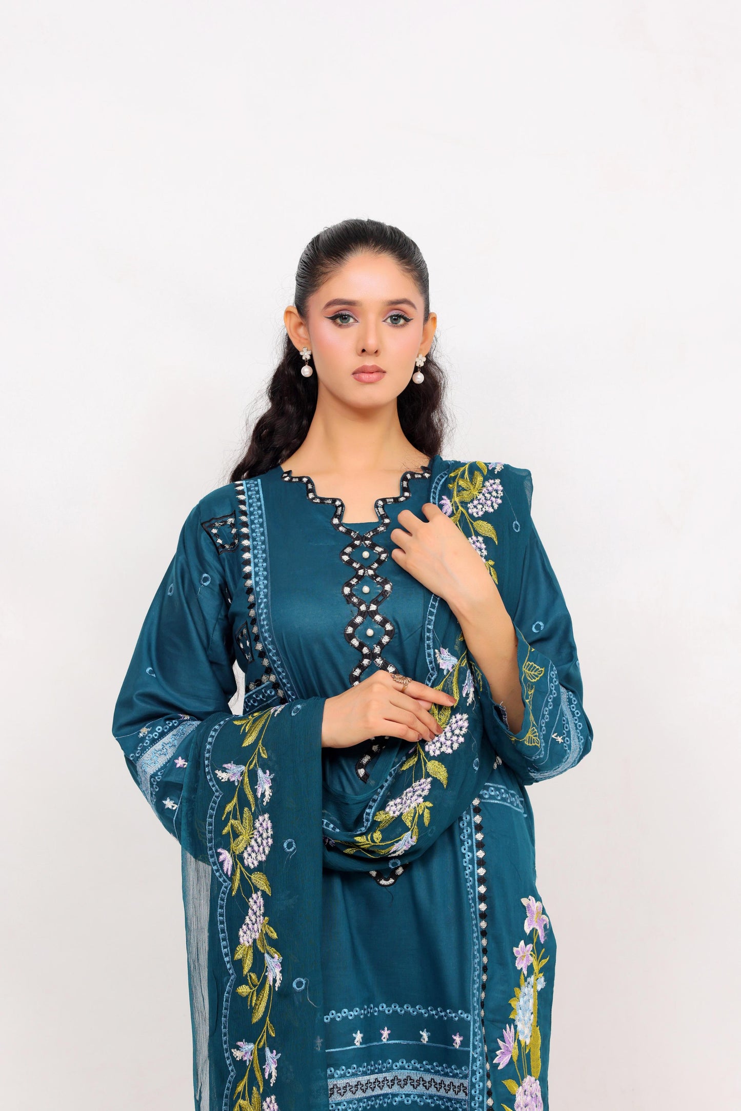 FF3086 – 3PC Unstitched Embroidered Lawn Suit