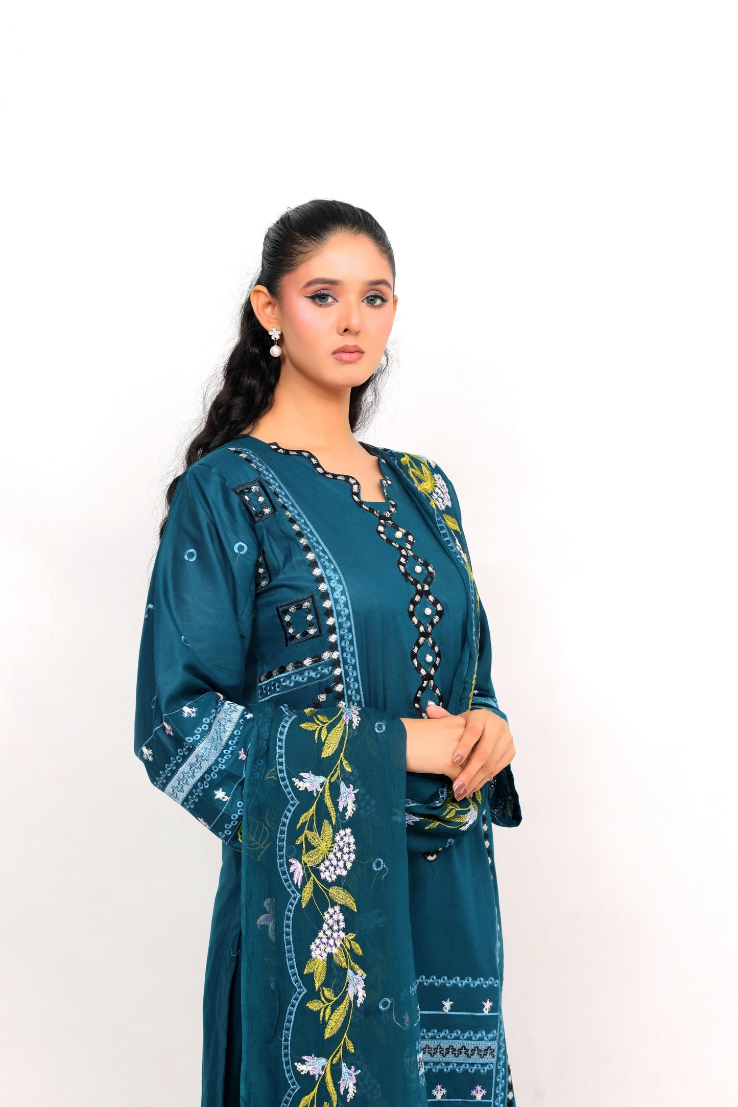 FF3086 – 3PC Unstitched Embroidered Lawn Suit