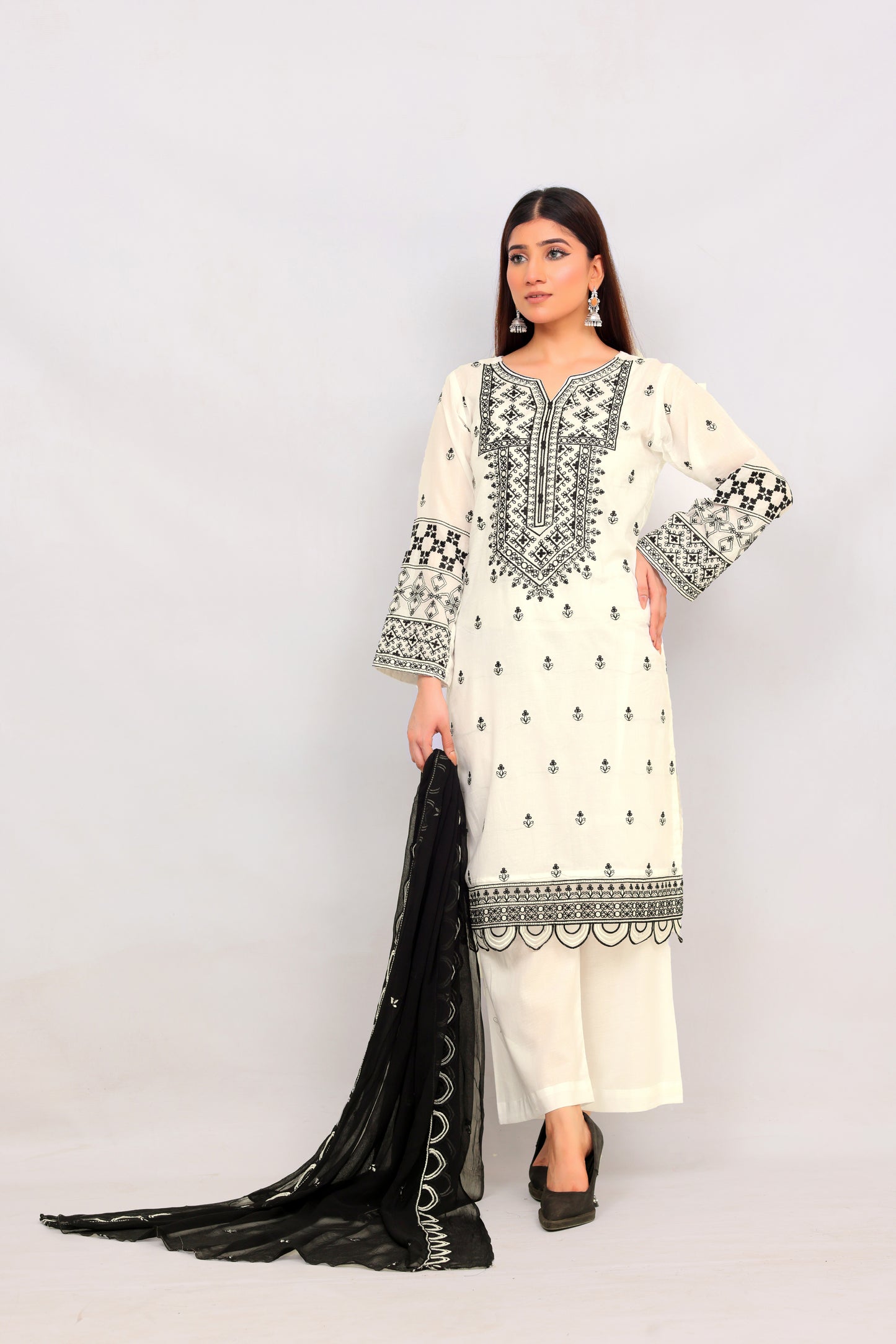 FF3075 – 3PC Unstitched Embroidered Lawn Suit