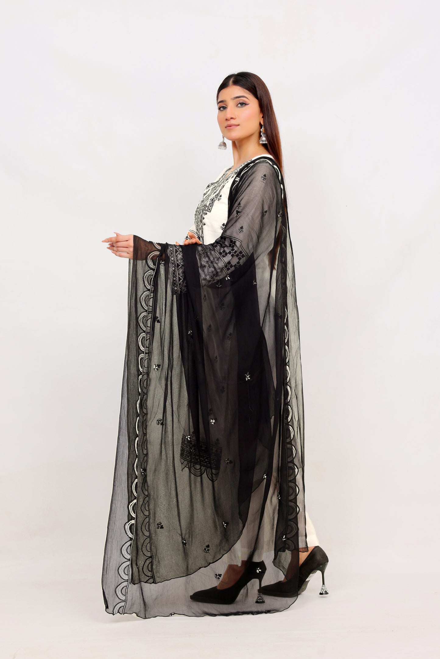 FF3075 – 3PC Unstitched Embroidered Lawn Suit