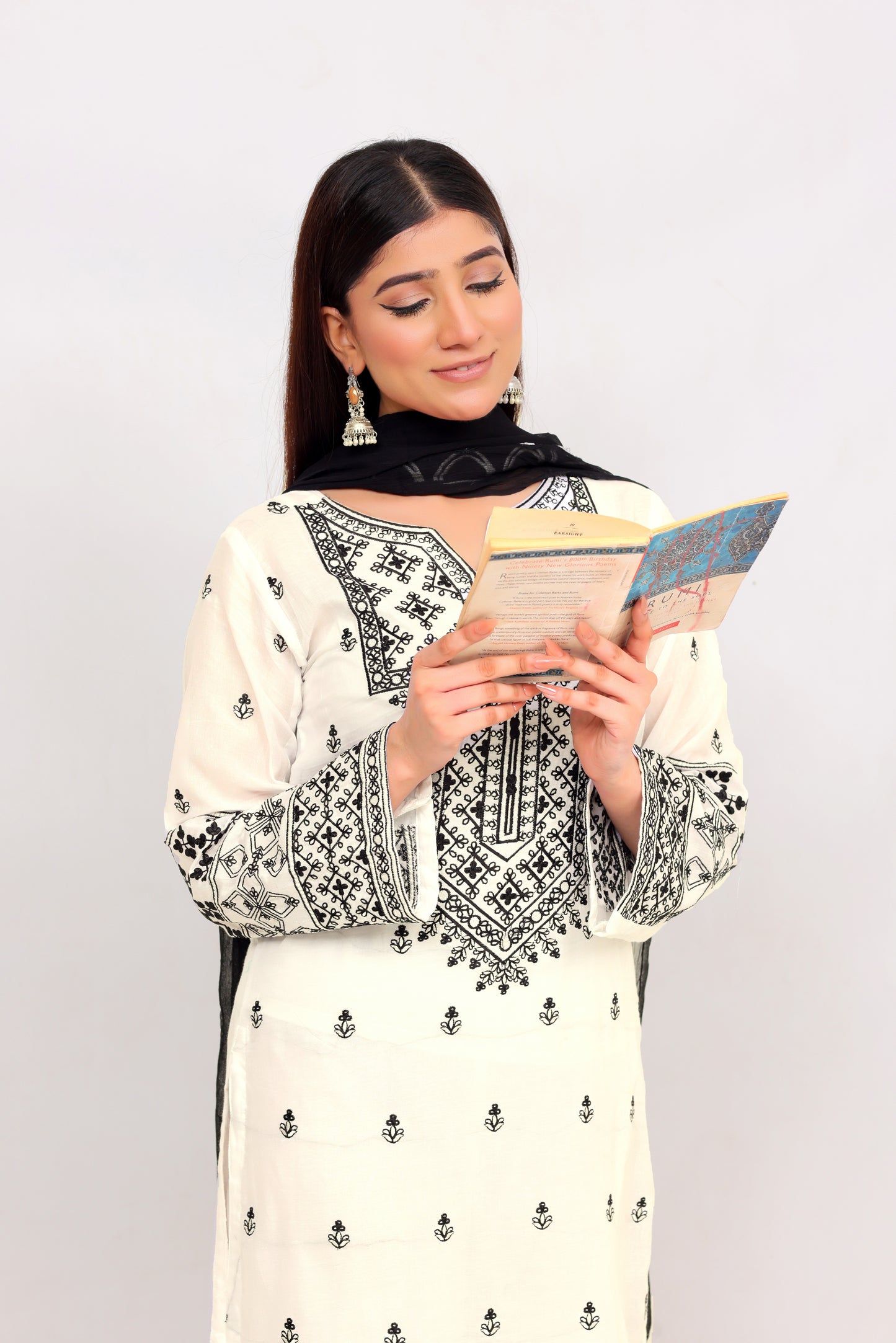 FF3075 – 3PC Unstitched Embroidered Lawn Suit