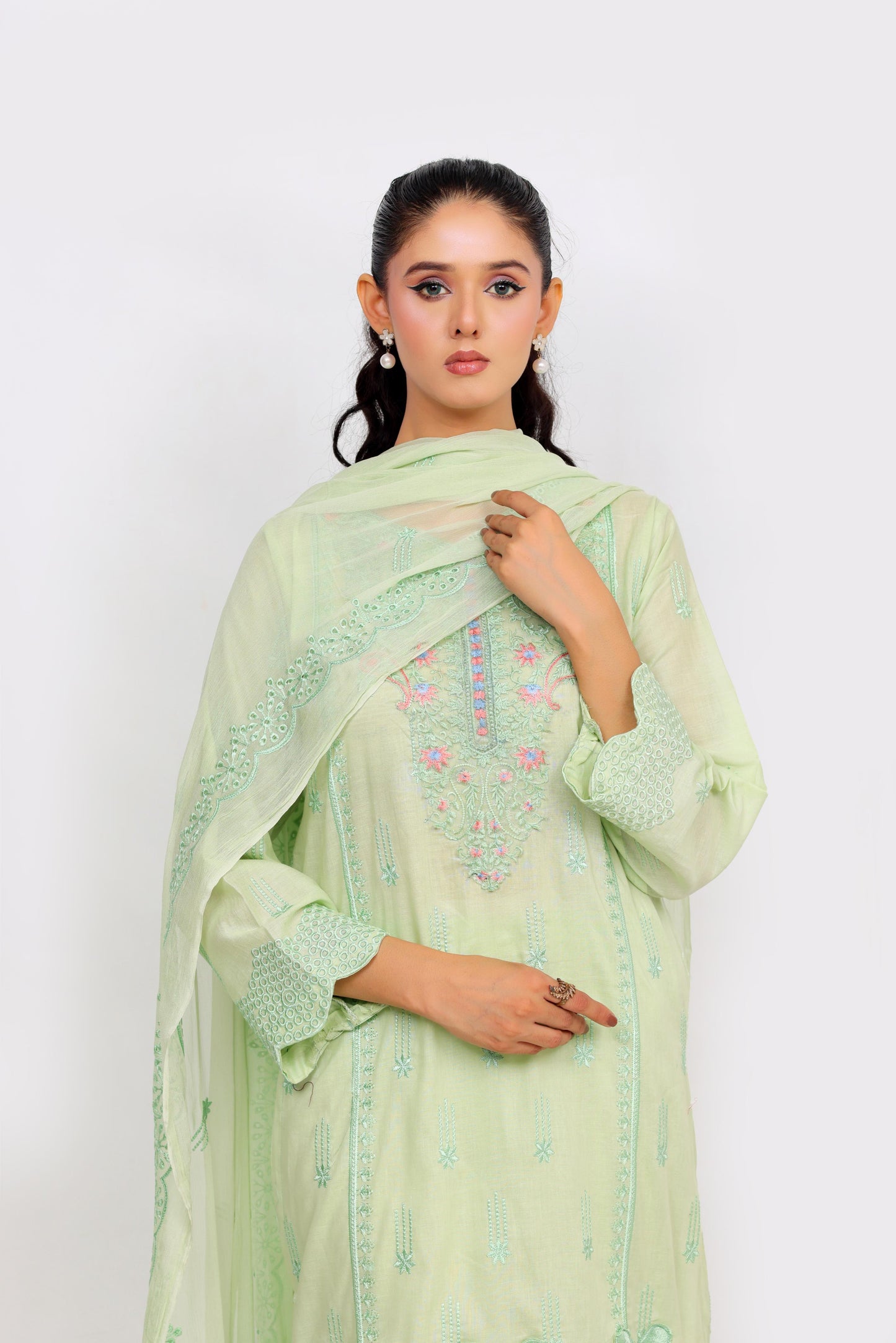 FF3026 – 3PC Unstitched Embroidered Lawn Suit