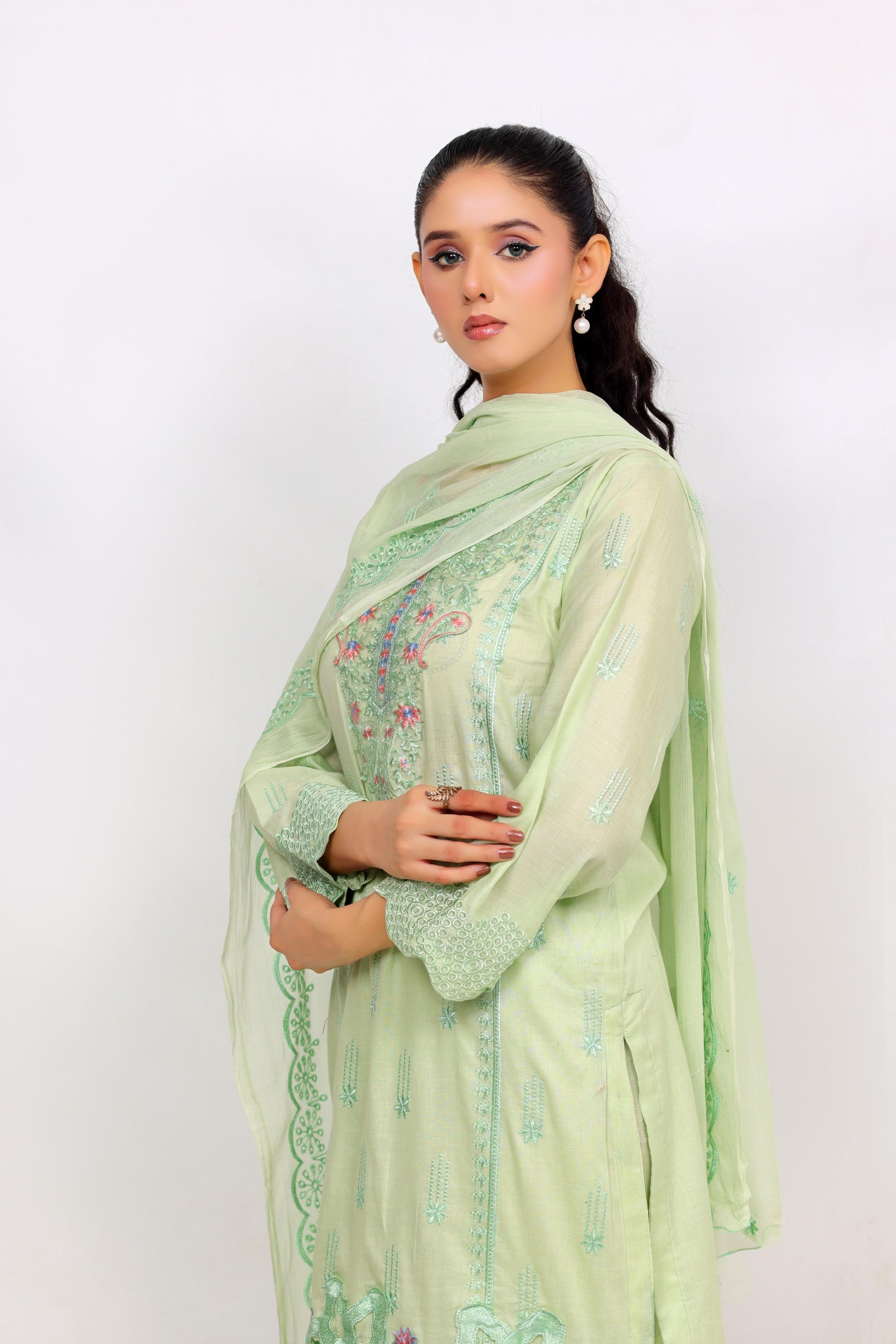 FF3026 – 3PC Unstitched Embroidered Lawn Suit