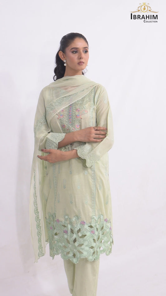 FF3026 – 3PC Unstitched Embroidered Lawn Suit